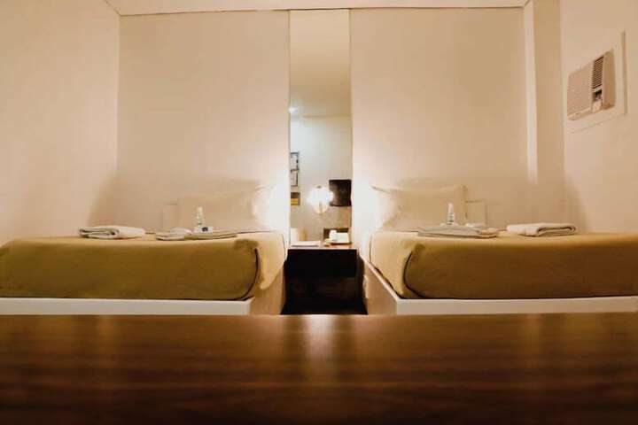 Room 9 of 14