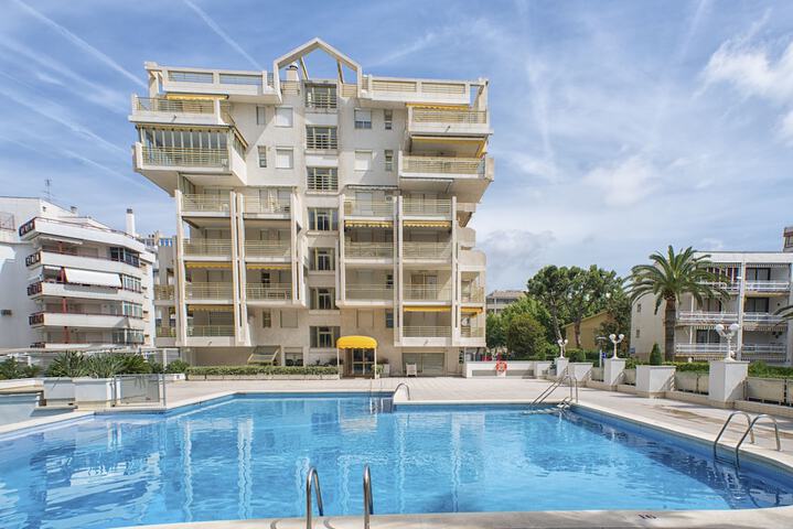 Hotel with Pool