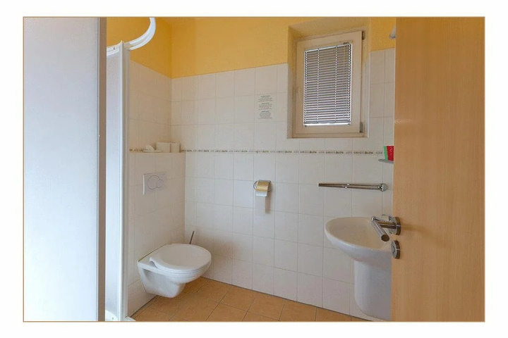 Room 7 of 12