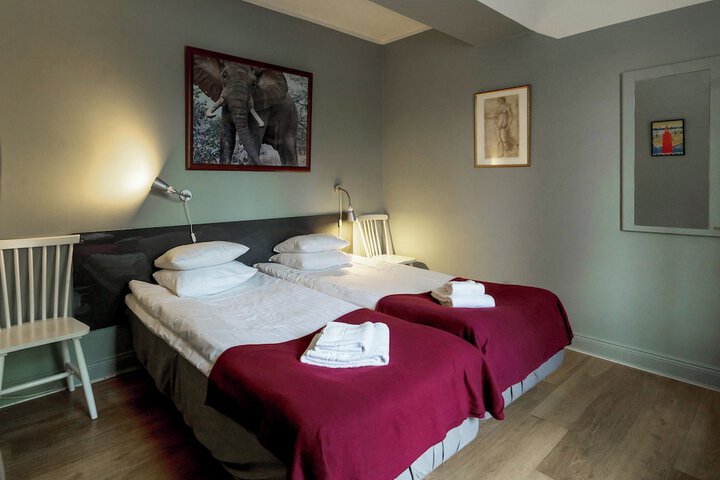 Room 43 of 87