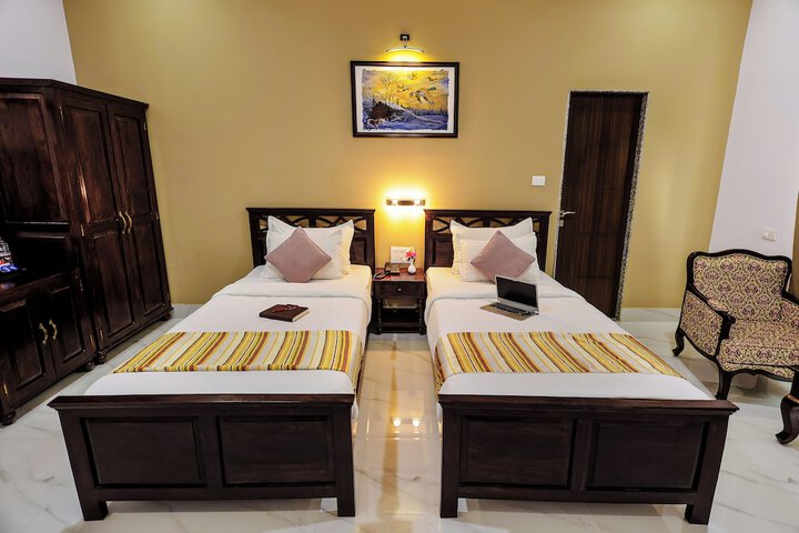 Room 15 of 54