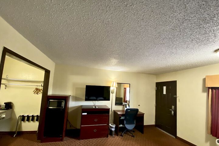 1 King Bed Mobility Accessible (10 of 18)