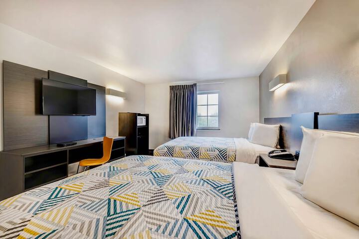 2 Queen Beds (6 of 9)