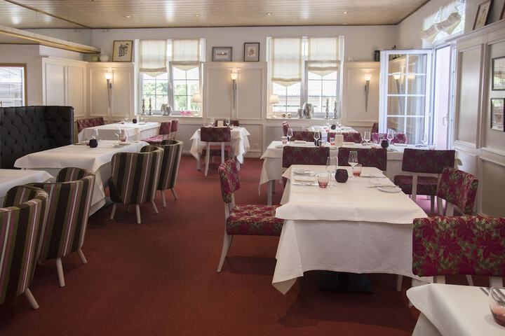 Dining 23 of 40