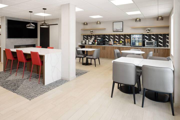 Breakfast/Coffee Service 36 of 43