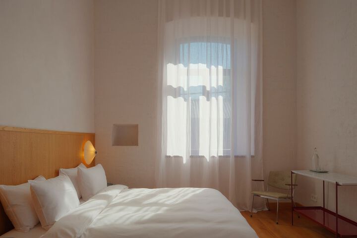 Room 7 of 70
