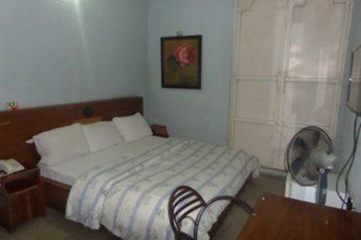 Room 13 of 28