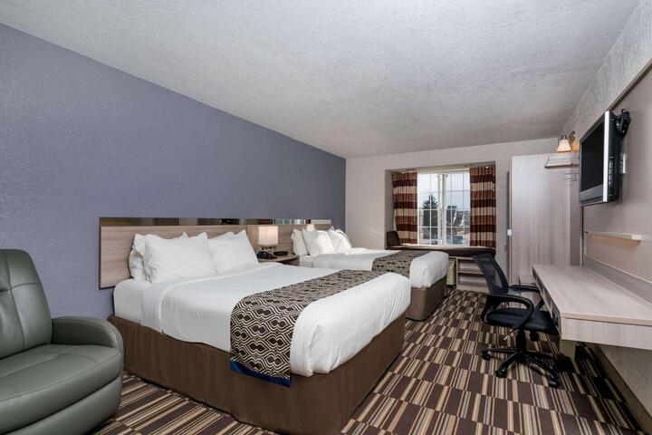 1 Queen Bed Accessible Room (11 of 20)