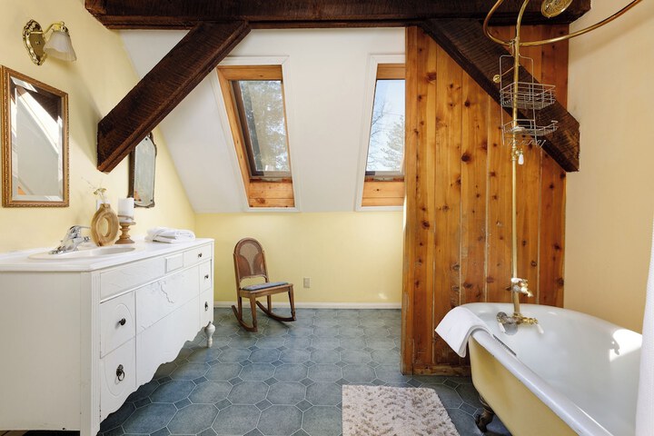 Room 215 of 274