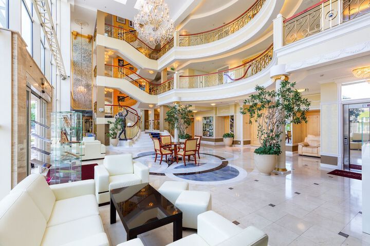 Entrance & Lobby