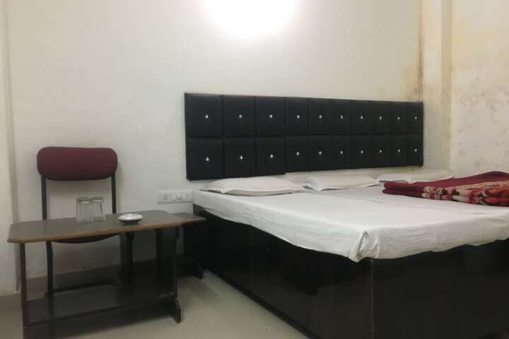 Room 14 of 27