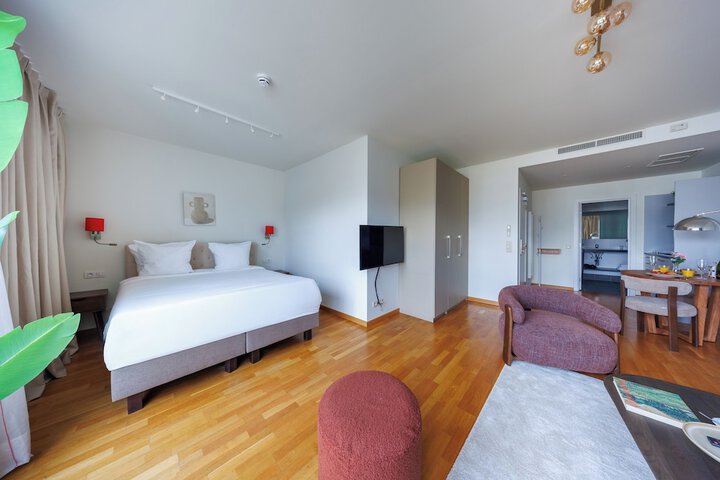 Room 32 of 186