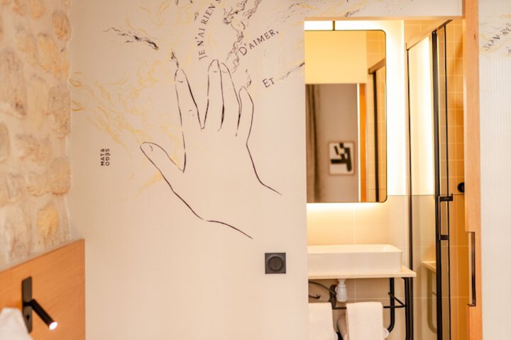 Room 3 of 27