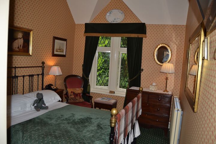 Room 4 of 17