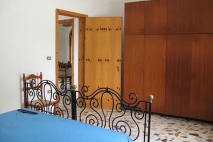 Room 6 of 22