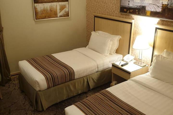Room 21 of 34
