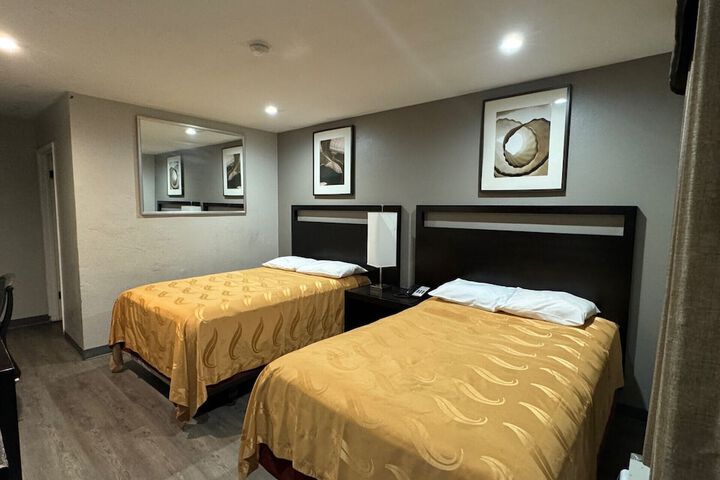 Room 8 of 33