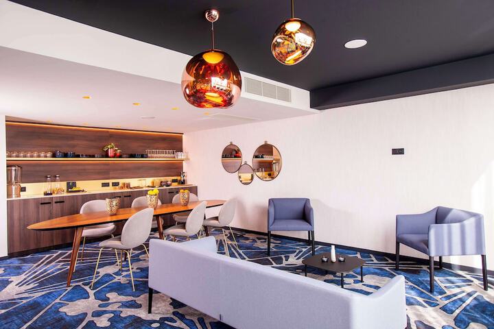 Lounge 137 of 153