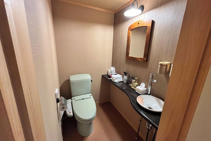 Room 8 of 18