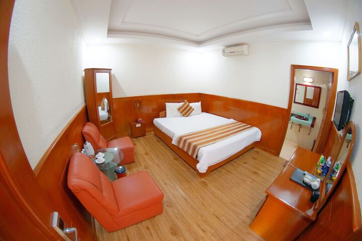 Room 12 of 77