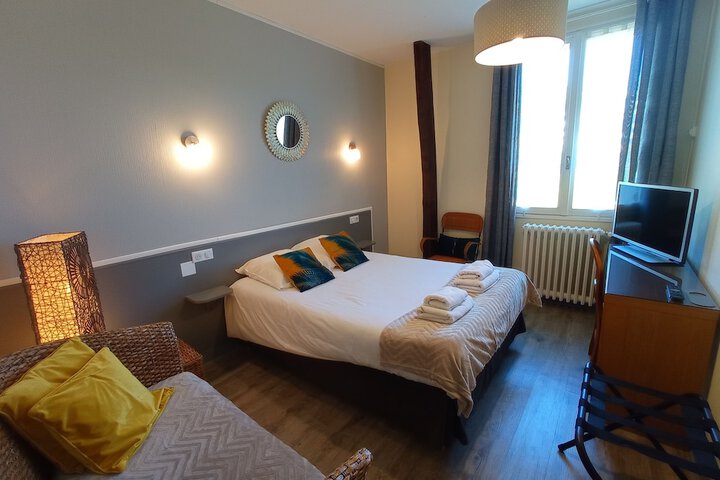 Room 25 of 76