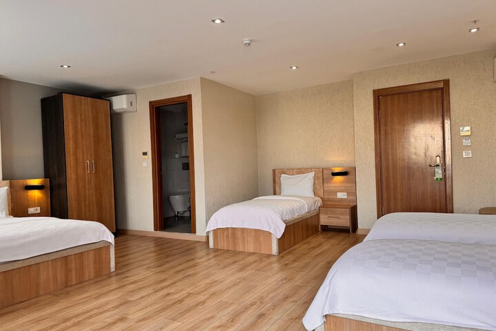 Room 4 of 31