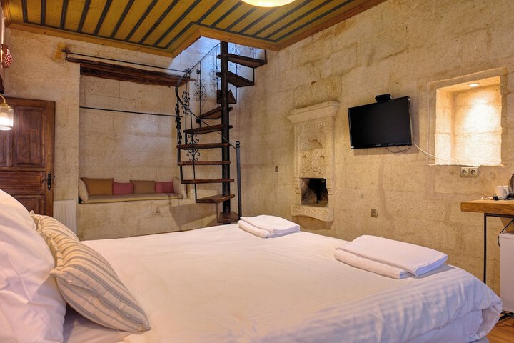 Room 4 of 69