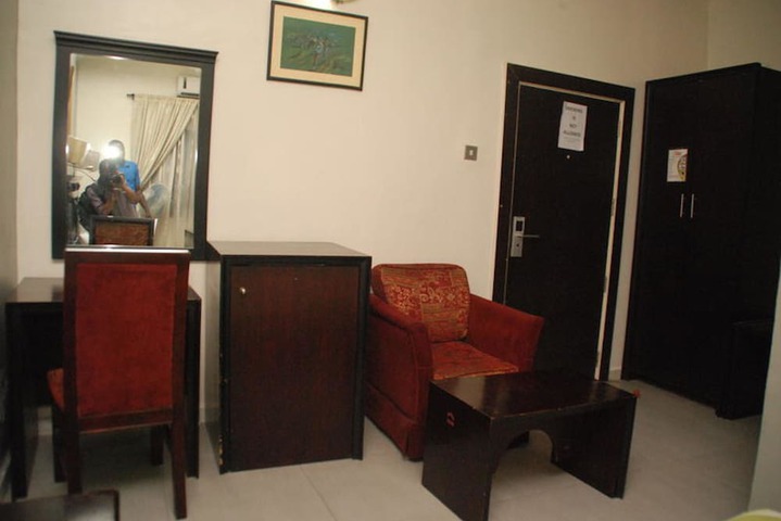 Room 4 of 26