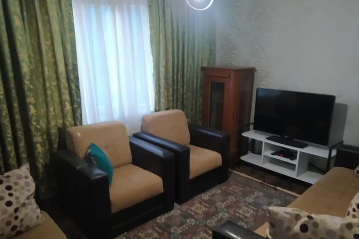 Room 5 of 9