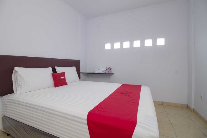 Room 9 of 12