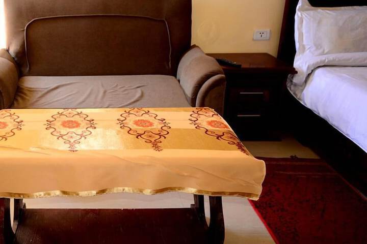 Room 5 of 10