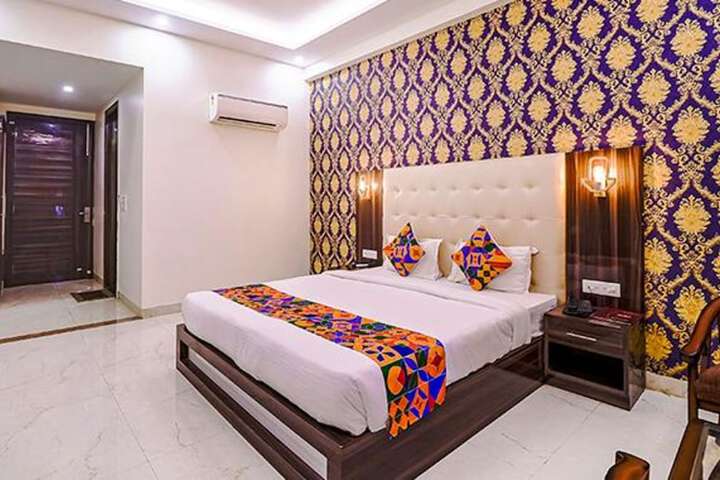 Room 26 of 33