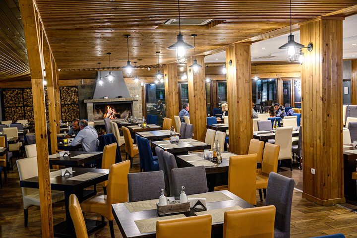Dining 134 of 181
