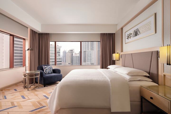 Room 14 of 76