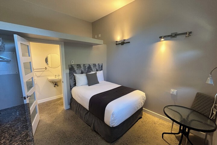 Room 11 of 52