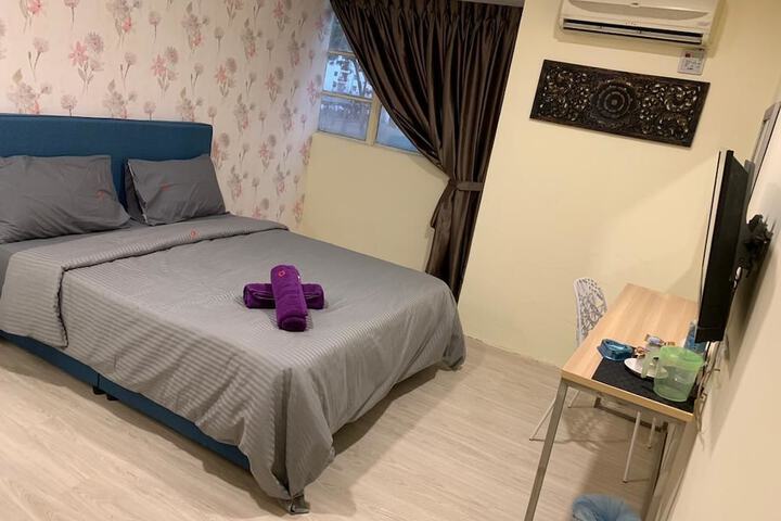 Room 5 of 12