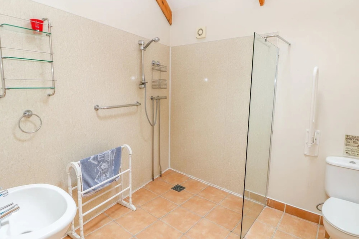 Room 6 of 14