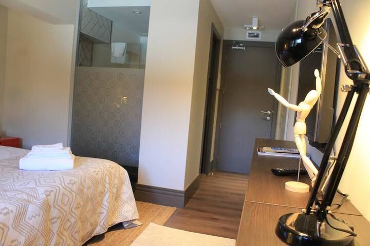 Room 28 of 40