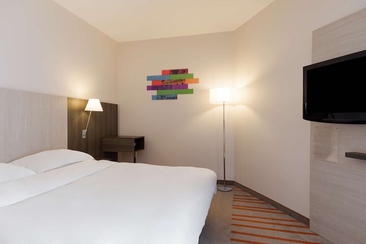 Room 5 of 25