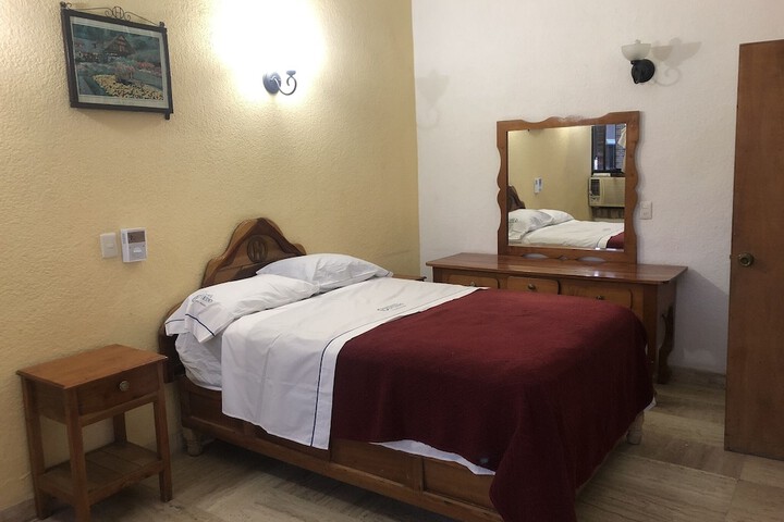 Room 9 of 27