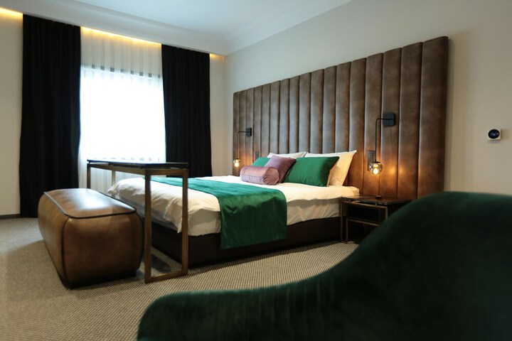 Room 23 of 48