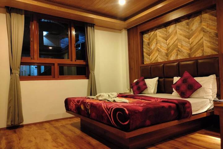 Room 9 of 20
