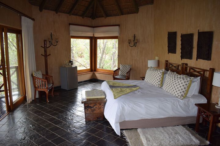 Room 4 of 33