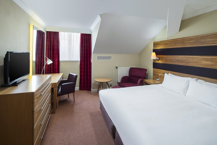 Room 13 of 90