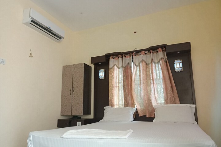 Room 6 of 16