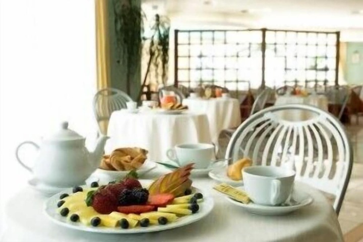 Breakfast/Coffee Service 14 of 32