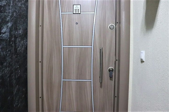 Room 6 of 16