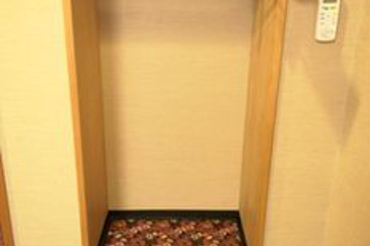 Room 14 of 24