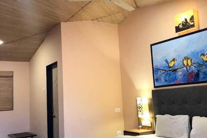 Room 9 of 13