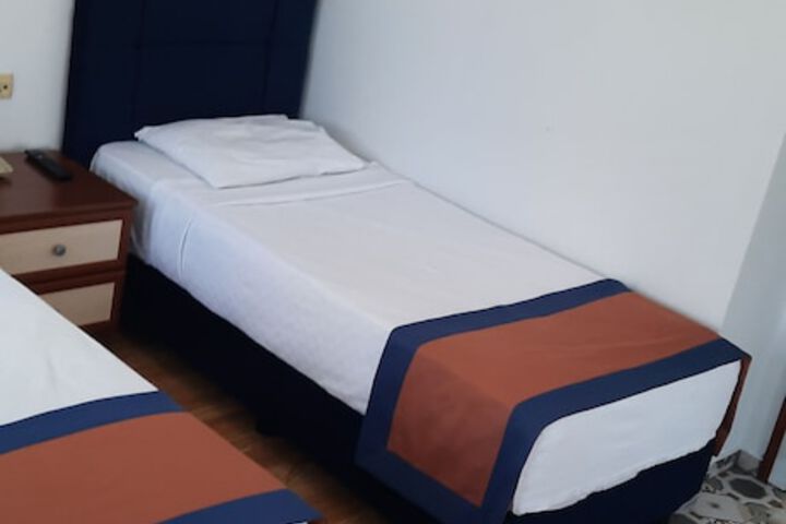 Room 9 of 28